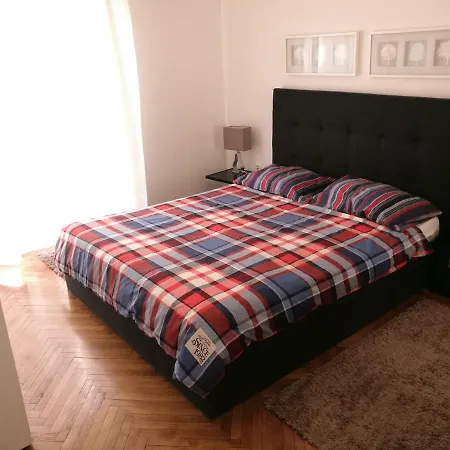 Laura Apartament