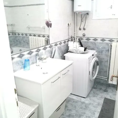 Laura Apartament *
